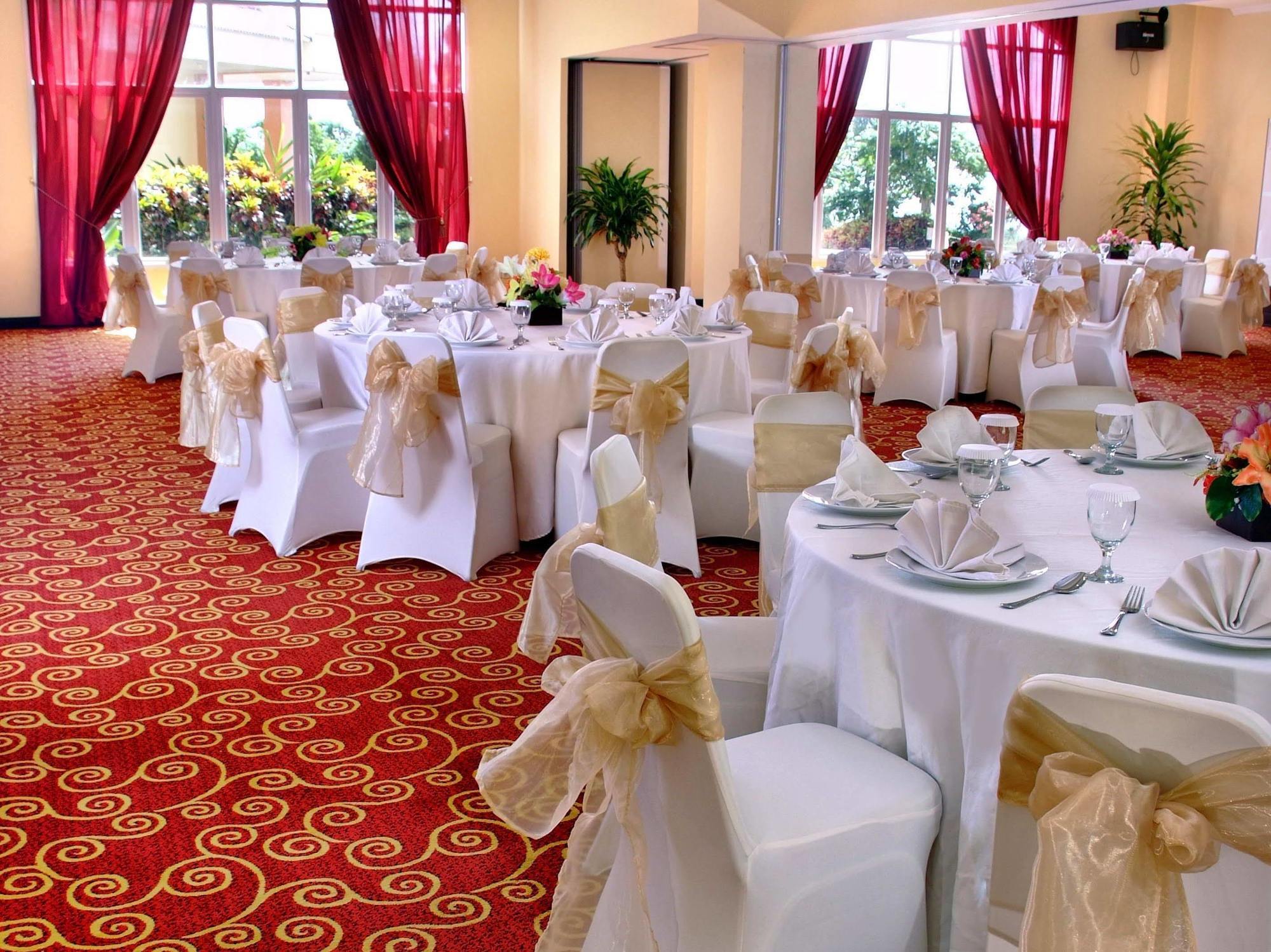 Aston Niu Manokwari Hotel & Conference Center Ngoại thất bức ảnh