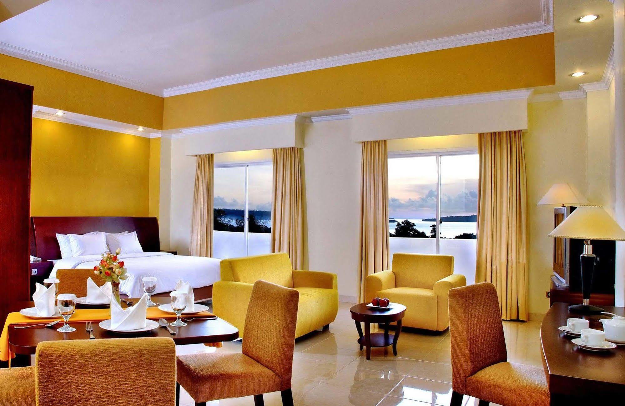 Aston Niu Manokwari Hotel & Conference Center Ngoại thất bức ảnh