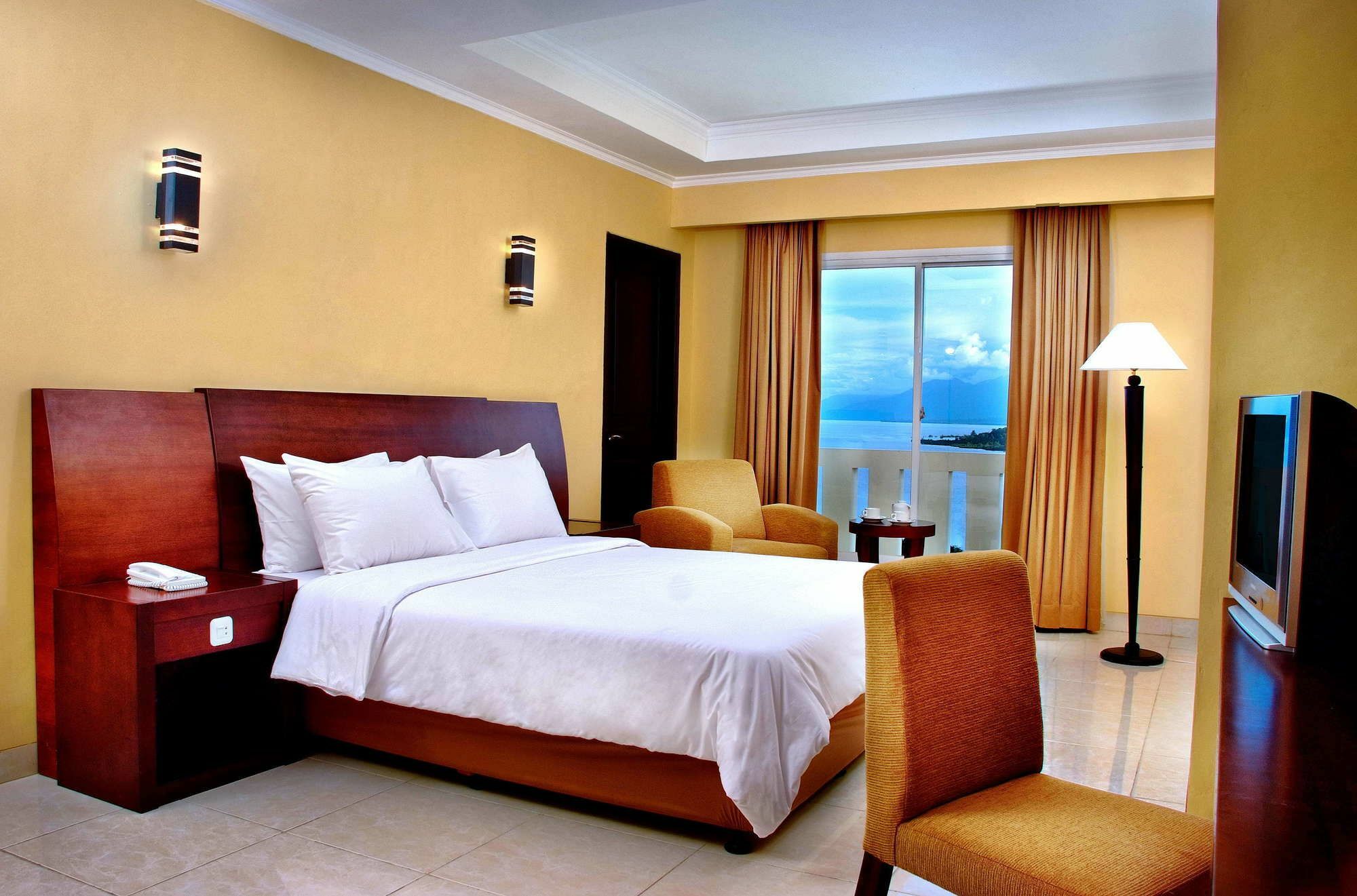 Aston Niu Manokwari Hotel & Conference Center Ngoại thất bức ảnh
